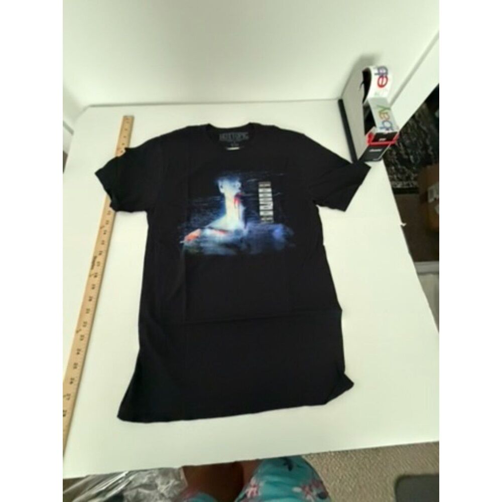 Hot Topic imagined by threadless Small NEW